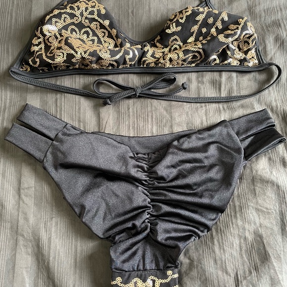 SOLD***Black and gold sequin Bonny Bikini size Lrg/xlrg - Picture 3 of 5